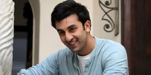 So Sweet, Ini Dia Bukti Kalau Ranbir Kapoor Anak Mama