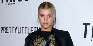 So Sweet! Inilah Bukti Cinta Sofia Richie Pada Scott Disick Begitu Besar