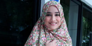Soal Gadget Untuk Anak, Cindy Fatika Sari: Yang Penting Salat