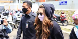 Soal Video Celine Evangelista Nangis di Pelukan, Ibunda: Lagi Niru Drama Korea Itu