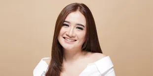 Solo Karir, Lyia eks Trio Macan Ajak Fans Koploan Lewat Single Debut 'Tambane Ora Ono'