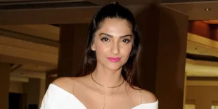 Sonam Kapoor: Akting Priyanka Chopra Lebih Baik Daripada Deepika