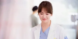 Song Hye Kyo Pamerkan Rambut Pendek & Wajah Tanpa Makeup, Tetap Cantik