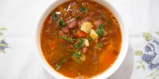 Sop Merah Spesial, Hidangan Nutrisi untuk Sahur dan Buka Puasa yang Pasti Disukai Anak!