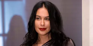 Sophia Latjuba Ditantang Lari Pakai Daster Malam-Malam di 'MATA BATIN 2'