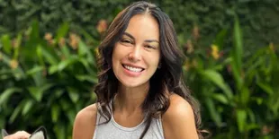 Sophia Latjuba Pakai Crop Top Orange Pamer Pinggang Super Langsing, Netizen: Anak Gadis