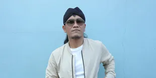 Sosok Gus Miftah. Sahabat Sekaligus Guru Spiritual Yang Mengislamkan Deddy Corbuzier