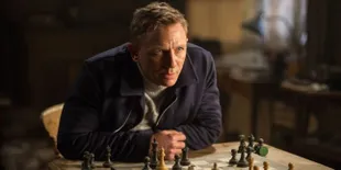 'SPECTRE' Rilis Foto Baru, James Bond Makin Dekat Menyapa