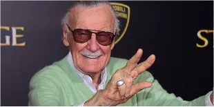 Stan Lee Identik dengan Kata 'Excelsior', Apa Sih Artinya?