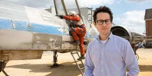 'STAR WARS 7' Pamer Pesawat Untuk Amal