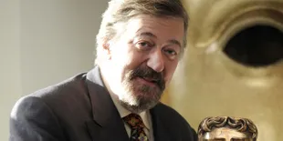 Stephen Fry Terpilih Jadi Host Ajang Penghargaan BAFTA
