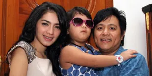 Steven Rumangkang Belum Berpikir Ceraikan Angel Karamoy