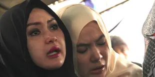 Suami Nangis Saat Edies Adelia Pamit Masuk Bui