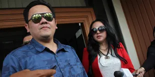 Suami Regina Akan Laporkan Farhat Abbas Dengan Pasal Perzinaan