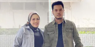 Suami Tak Pernah Senyum Saat Foto Berdua, Elly Sugigi: Bukan Geli atau Jijik Sama Aku