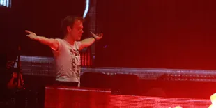 Suara Armin Van Buuren Hipnotis Penonton ASOT 650