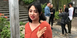 Sudah Dilamar Duda Anak Dua, Dewi Perssik Mengaku Tak Trauma Nikah Lagi