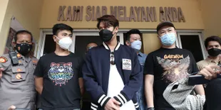 Fans Berkerumun Saat Peresmian Restoran Barunya Meski Sudah Dihimbau, Rizky Billar: Itu di Luar Kehendak Saya