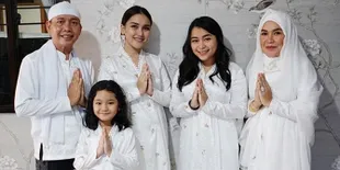 Sudah Tajir Melintir, Ayah dan Ibu Ayu Ting Ting Masih Tidur di Karpet Depan TV