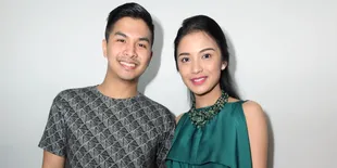 Suka Tantangan, Chelsea Olivia dan Glenn Alinskie Pilih Acroyoga