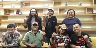 Sukses dengan 'DILAN 1990', Pidi Baiq Siapkan Film 'KOBOY KAMPUS' di Tahun 2019