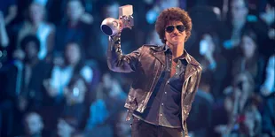 Sukses di Super Bowl, Bruno Mars Puncaki Tangga Lagu iTunes!