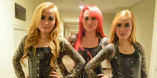 Sukses Roadshow, Trio Seksi Ini Diminta 'Jualan' Mobil