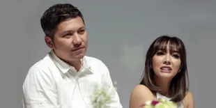 Sulit Dihubungi Pasca Isu Cerai, Gading Marten Sedang Berada di Spanyol