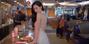 Sulli Posting Foto Pesta 'Liar' Hingga Pamer Ketek, Ini Komentar Psikiater