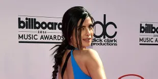 Super Hot! Priyanka Chopra Pamer Punggung Menawan Tanpa Cela