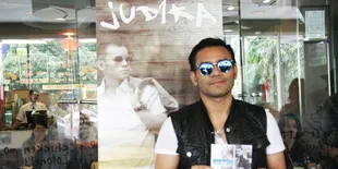 Super Keren! Judika Terima Gelar 'KRH Kencananingrat'