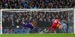 Super Willy Beri Gelar Piala Liga Inggris ke Manchester City
