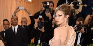 Susul Sang Adik, Gigi Hadid Konfirmasi Ikut VSFS 2017