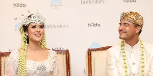 Sweet! Kangen Suami, Raisa Pakai Kemeja Hamish Daud Meski Kedodoran
