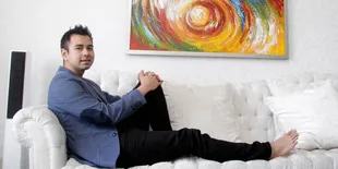 Sweet! Raffi Pajang Foto Nagita Slavina di Apartemen Mewahnya