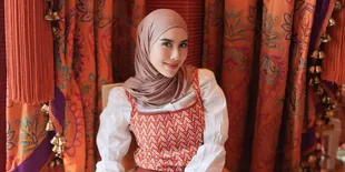 Syahnaz Sadiqah Tampil Anggun Berhijab Usai Pulang Haji, Berusaha Istiqomah