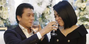Syahrini & Reino Barack Kompak Posting Foto Akad Nikah, Romantis!