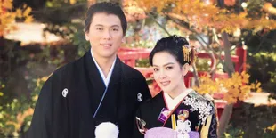 Syahrini Pamer Foto Mesra Saat Dipeluk Manja Reino Barack