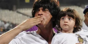 Syuting Ditemani AbRam Khan, Shahrukh Khan Super Bahagia
