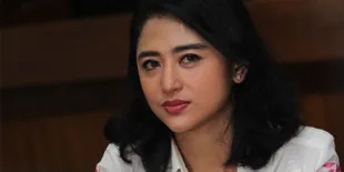 Syuting Film, Dewi Perssik Rela Berlumur Adonan Tepung Kanji