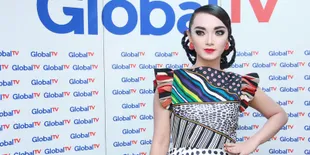 Syuting Klip, Penampilan Zaskia Gotik Mirip Marilyn Monroe