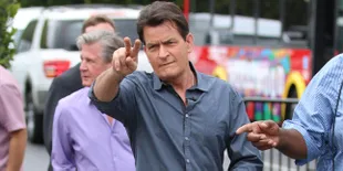 Tahu Charlie Sheen HIV, Suster Ini Tetap Nekat Berhubungan Intim