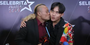 Tahu Sang Ibunda Sudah Menikah Lagi, Rizky Febian Syok