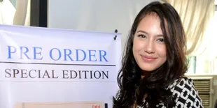 Tahun Baru, Pevita Pearce Pilih Umrah Bareng Keluarga