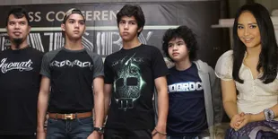 Tahun Baru, Selebriti Pilih Mendulang Emas Atau Berlibur?