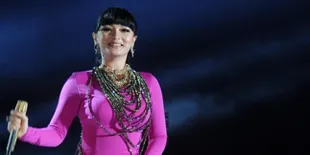 Tahun Baru, Zaskia Gotik Habiskan Waktu Dengan Pacar dan Keluarga