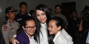 Tahun Ini Angelina Sondakh Tak Ikut Salat Ied