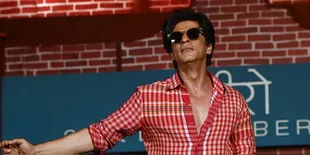 Tak Bisa Bertemu Shahrukh Khan, Seorang Fans Nekat Gorok Leher di Depan Mannat