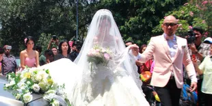 Tak Cuma Gaun, Sepatu Nikah Chelsea Olivia Pun Bertabur Swarovski