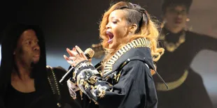 Tak Di-Follow Rihanna, Fans Ini Mengaku Telah Bunuh Kucing!